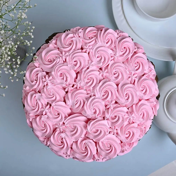 Strawberry Frosted Cream Cake - 500 Gm