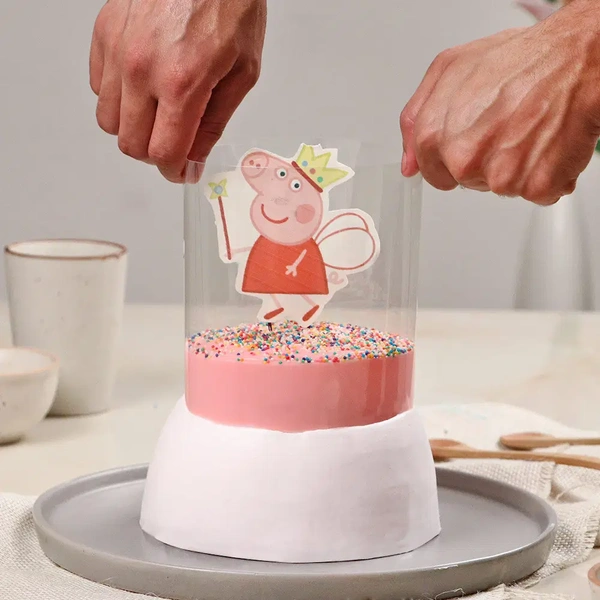 Peppa Pig Theme Strawberry Pull Me Up Cake - 1 Kg