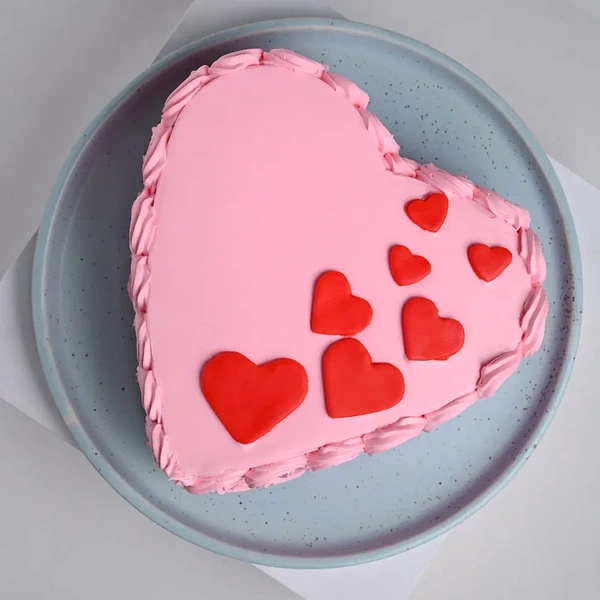 Roses Heart Strawberry Cake - 1 Kg