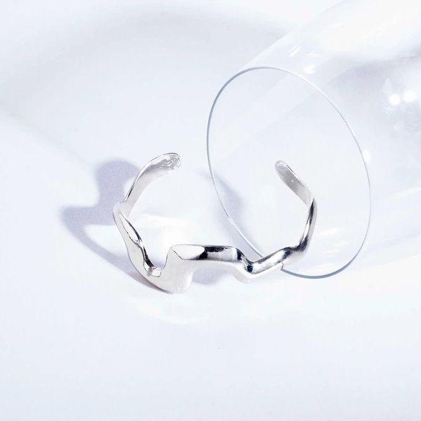 Stylish Silver Undulating Bracelet