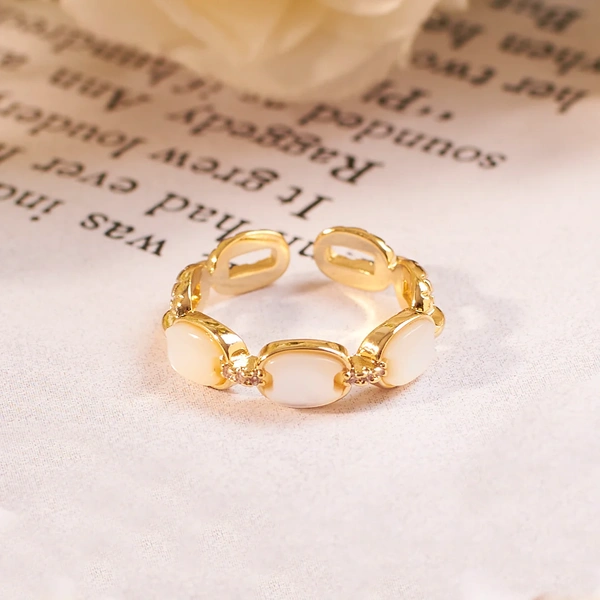 Shell Linked Gold Ring