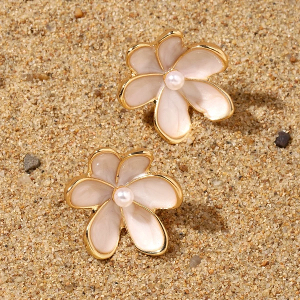 Daisy Luxury Gold Earring Regular