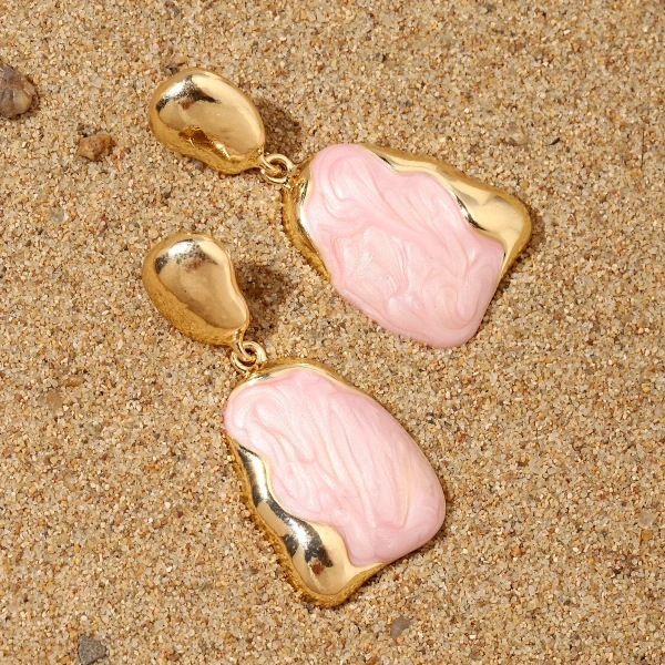 Swanky Luxury Gold Earring