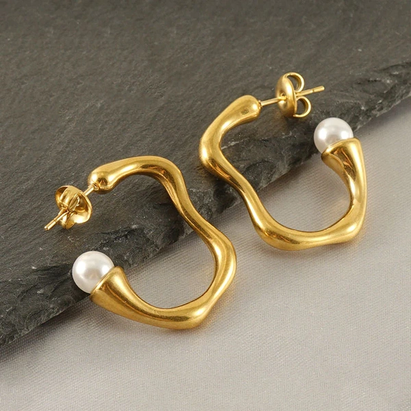 Minimalist Pearl Earrings