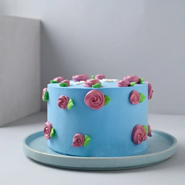 Moms Blue Floral Cake - 1.5 Kg