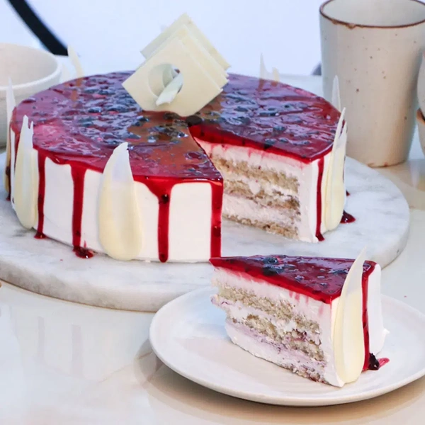 Blueberry Delight Drip Cake - 1 Kg