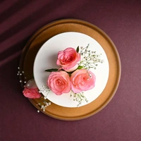 Roses Topped Vanilla Cream Cake - 2 Kg