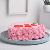 Roses Heart Strawberry Cake - 1 Kg