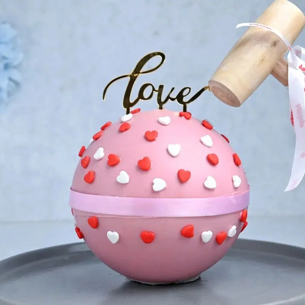 Red Velvet Pinata Cake - 850 Ml