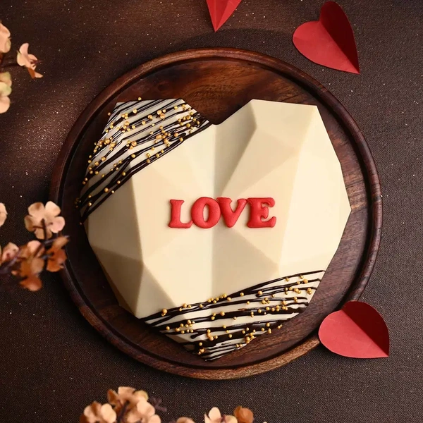 Delicate Love Pineapple Pinata Cake - 450 Gm