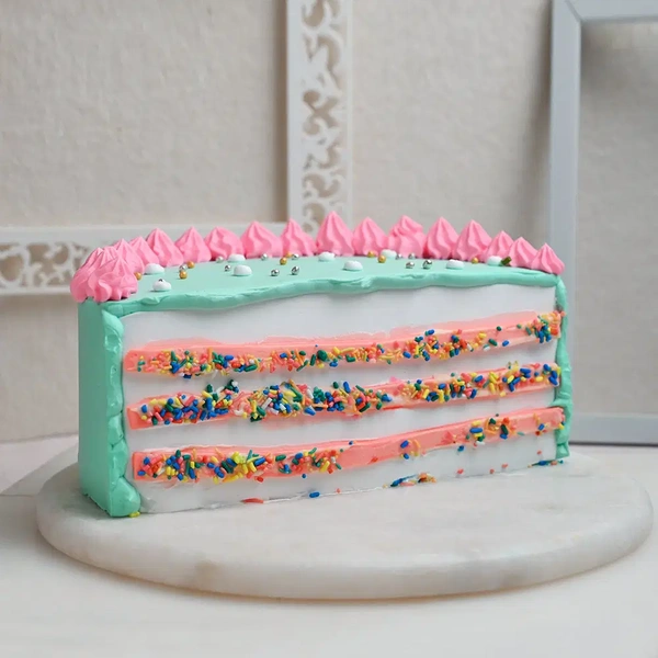 Colourful Pineapple Half Cake - 1.5 Kg
