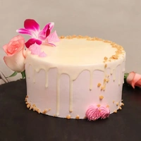 Floral Butterscotch Crunch Drip Cake - 2 Kg