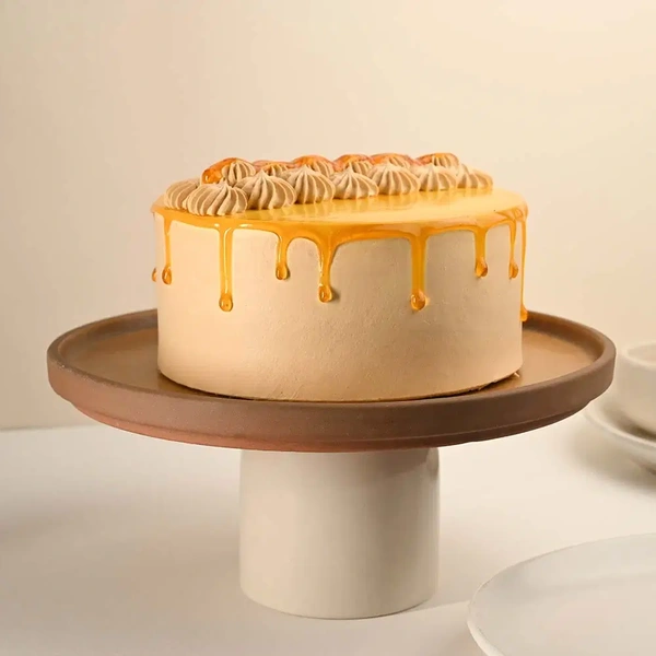 Butterscotch Drizzle Drip Cake - 500 Gm