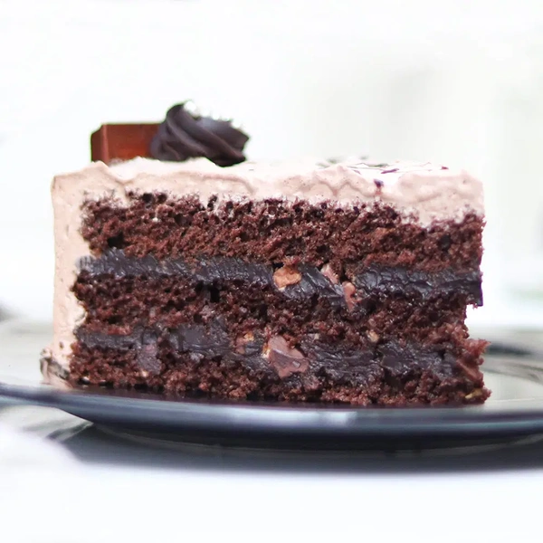 Chocolate Truffle Kit Kat Cream Cake - 500 Gm