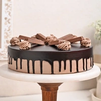 KitKat Crunch Chocolate Cake - 500 Gm