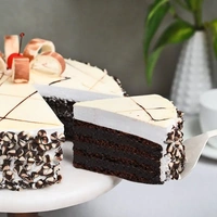 Cherry Chocochip Chocolate Cake - 2 Kg