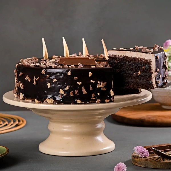 KitKat Chocolate Truffle Cake - 2 Kg