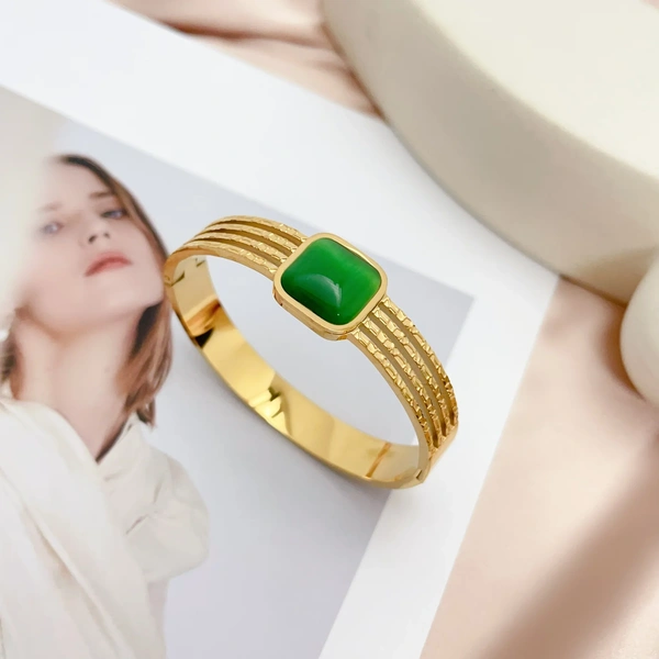 Pristine Pearl Stone Gold Bracelet