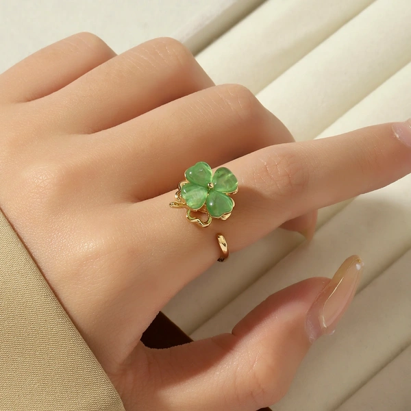 Nyrah Spinner Green Floral Ring