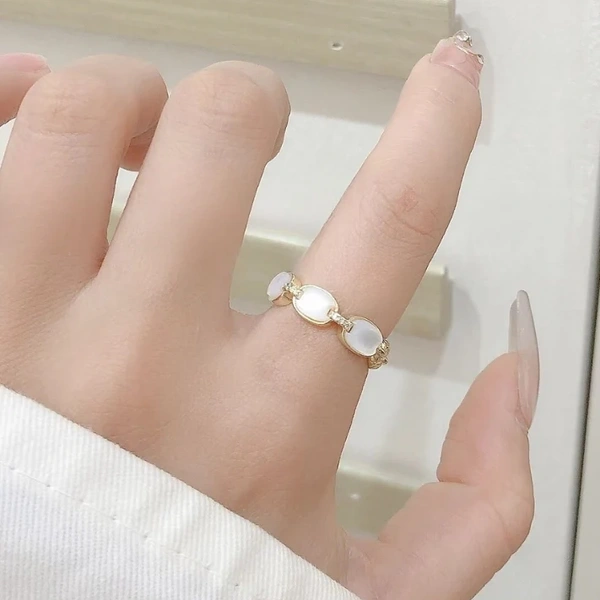 Shell Linked Gold Ring