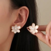 Daisy Luxury Gold Earring Regular