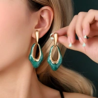Elite Asymmetry Luxury Gold Earring
