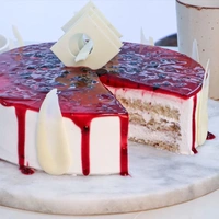 Blueberry Delight Drip Cake - 1 Kg