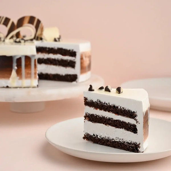 Choco Vanilla Delight Cake - 2 Kg