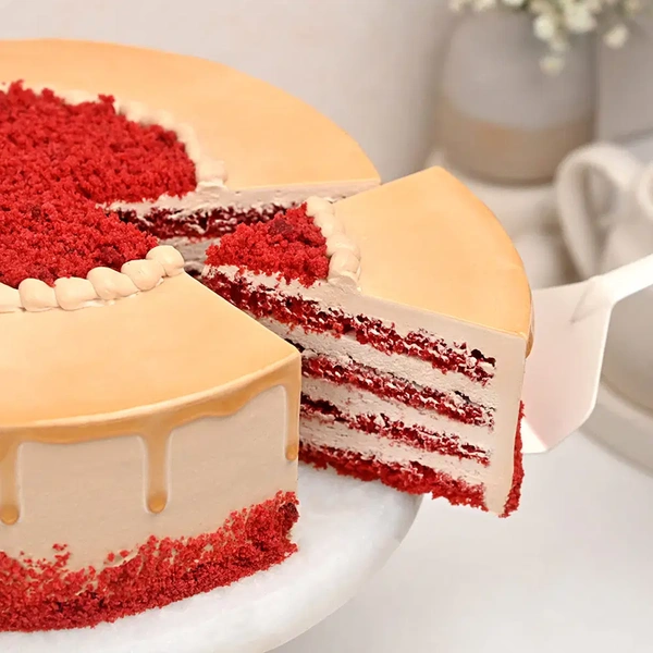 Red Velvet Coffee Drip Cream Cake - 1.5 Kg