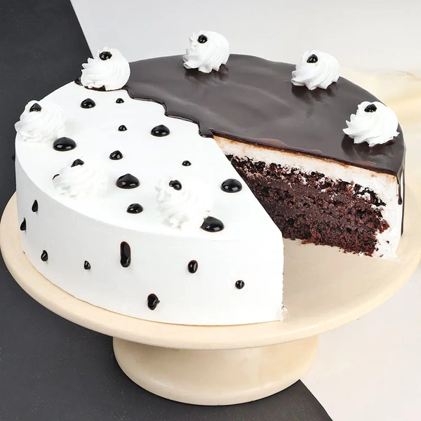 Choco Vanilla Whipped Cream Cake - 2 Kg