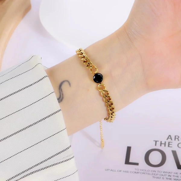 Linked Treasure Gold Bracelet