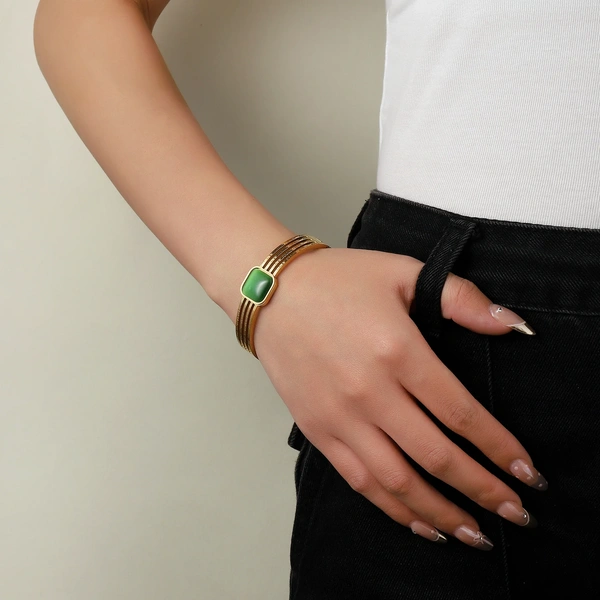 Pristine Pearl Stone Gold Bracelet