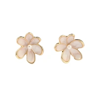Daisy Luxury Gold Earring Regular