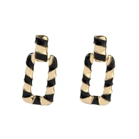 Gleaming Black Luxury Gold Earring