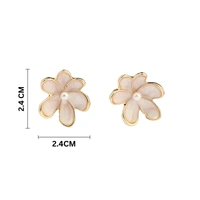 Daisy Luxury Gold Earring Regular