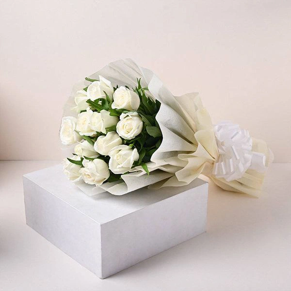 12 White Roses Bouquet