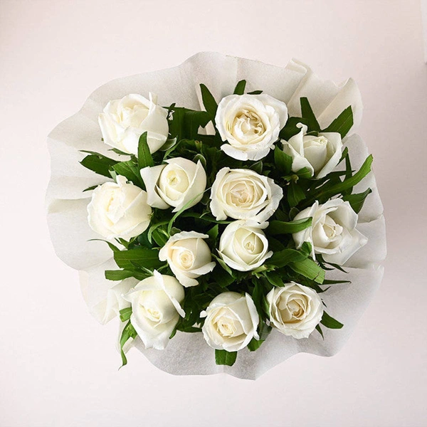 12 White Roses Bouquet