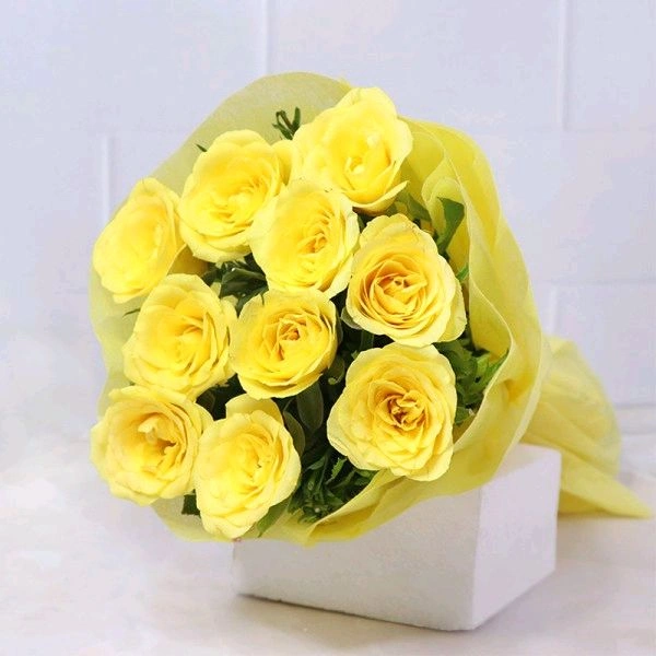 10 Yellow Roses Bouquet