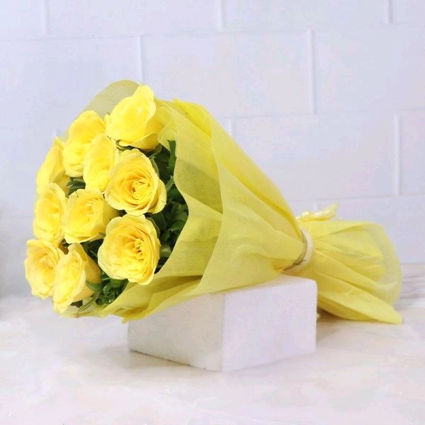 10 Yellow Roses Bouquet