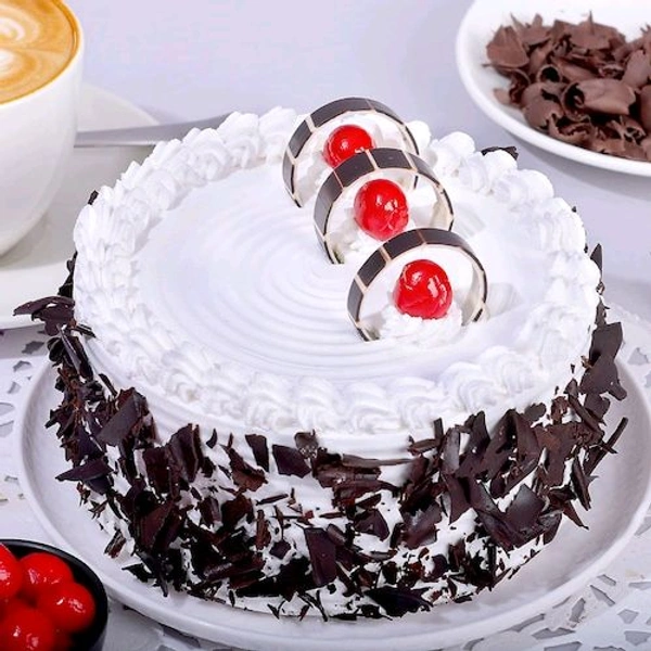 8 Red Roses With Black Forest Cake