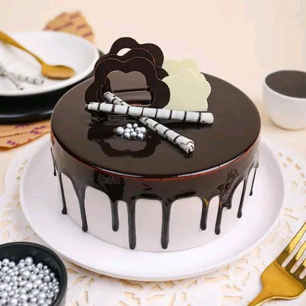 6 Red Roses With Chocolate Cake