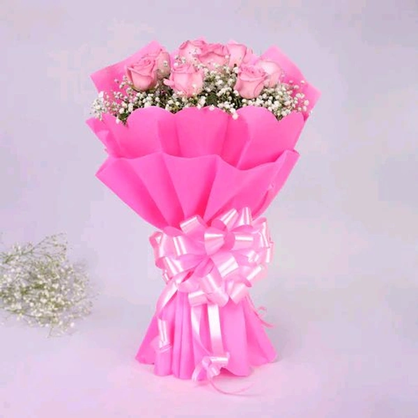8 Pink Roses With Vanilla Cake