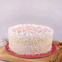 8 Pink Roses With Vanilla Cake