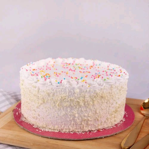 8 Pink Roses With Vanilla Cake