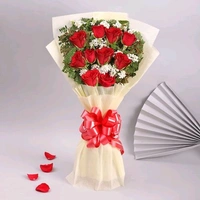 10 Red Roses With Vanilla Cake