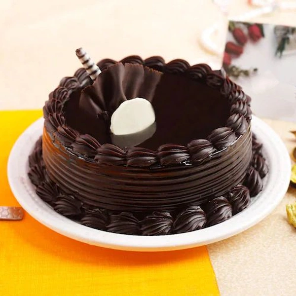 10 Red Roses With Chocolate Cake