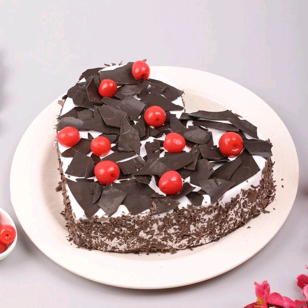 8 Red Roses With Black Forest Cake