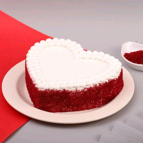 10 Mix Roses With Red Velvet Cake