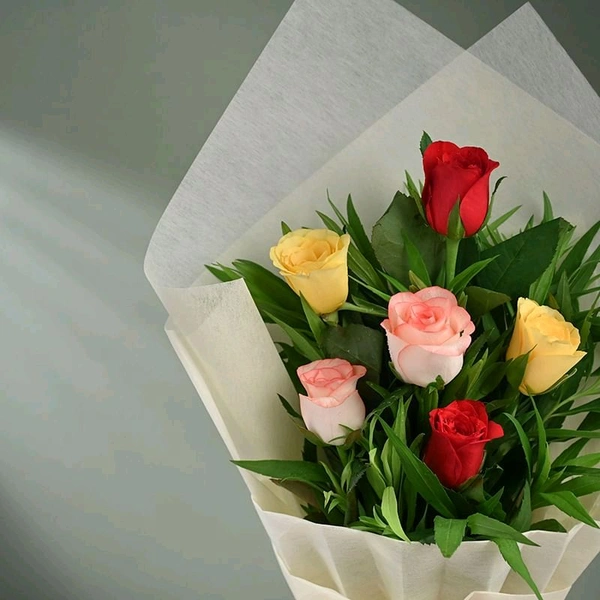 6 Mix Roses Bouquet