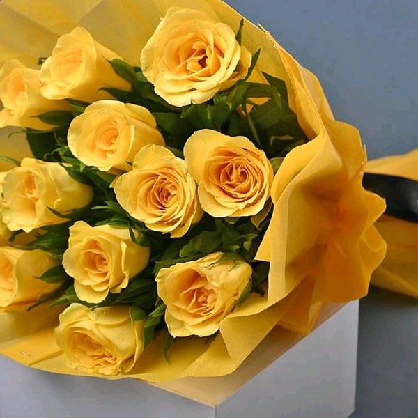 10 Yellow Roses Bouquet